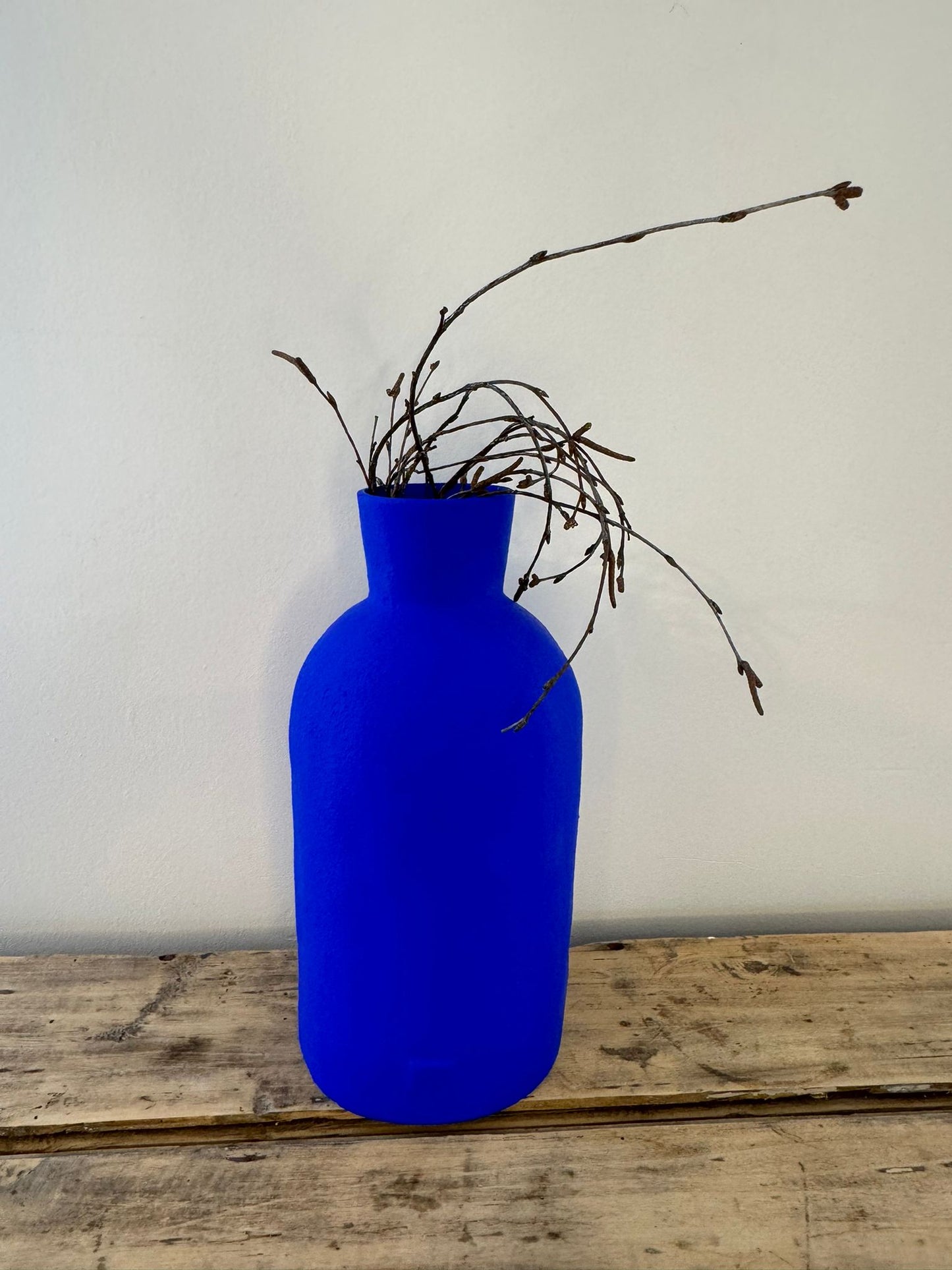 Vase en terre cuite teinte bleu Klein